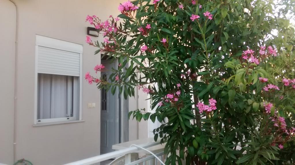 Apartments Christina Nea Vrasna Ngoại thất bức ảnh